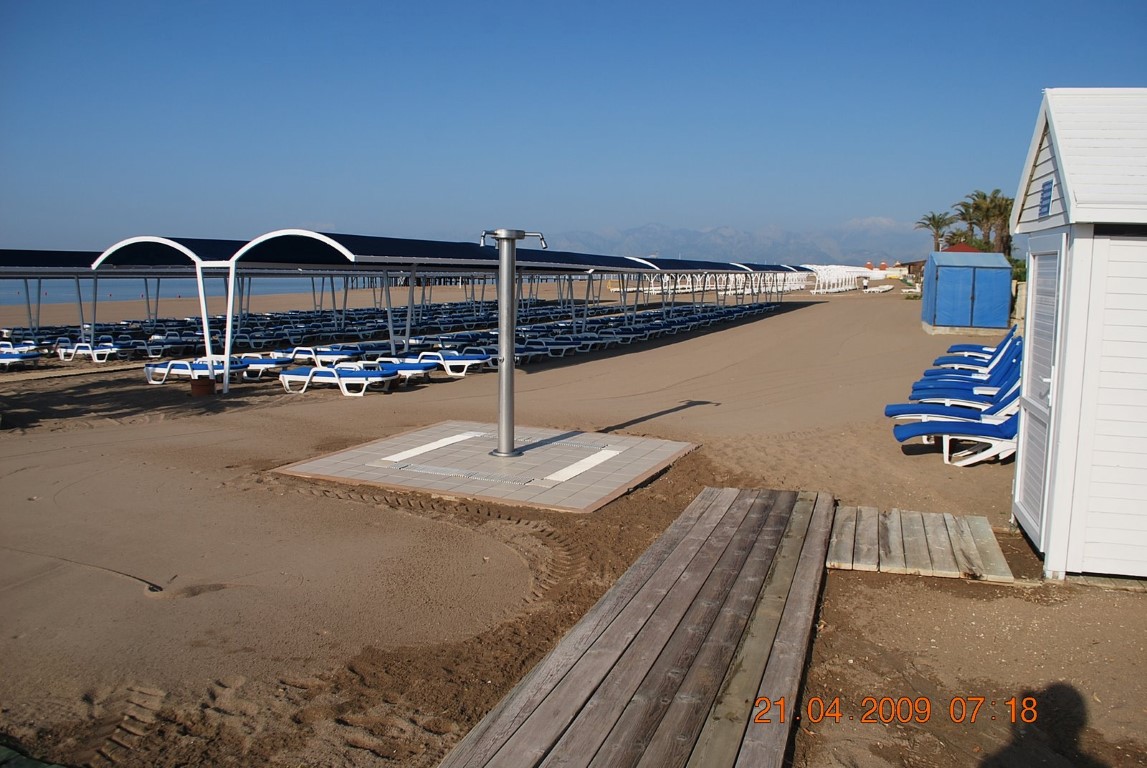 imagini hotel TITANIC LARA